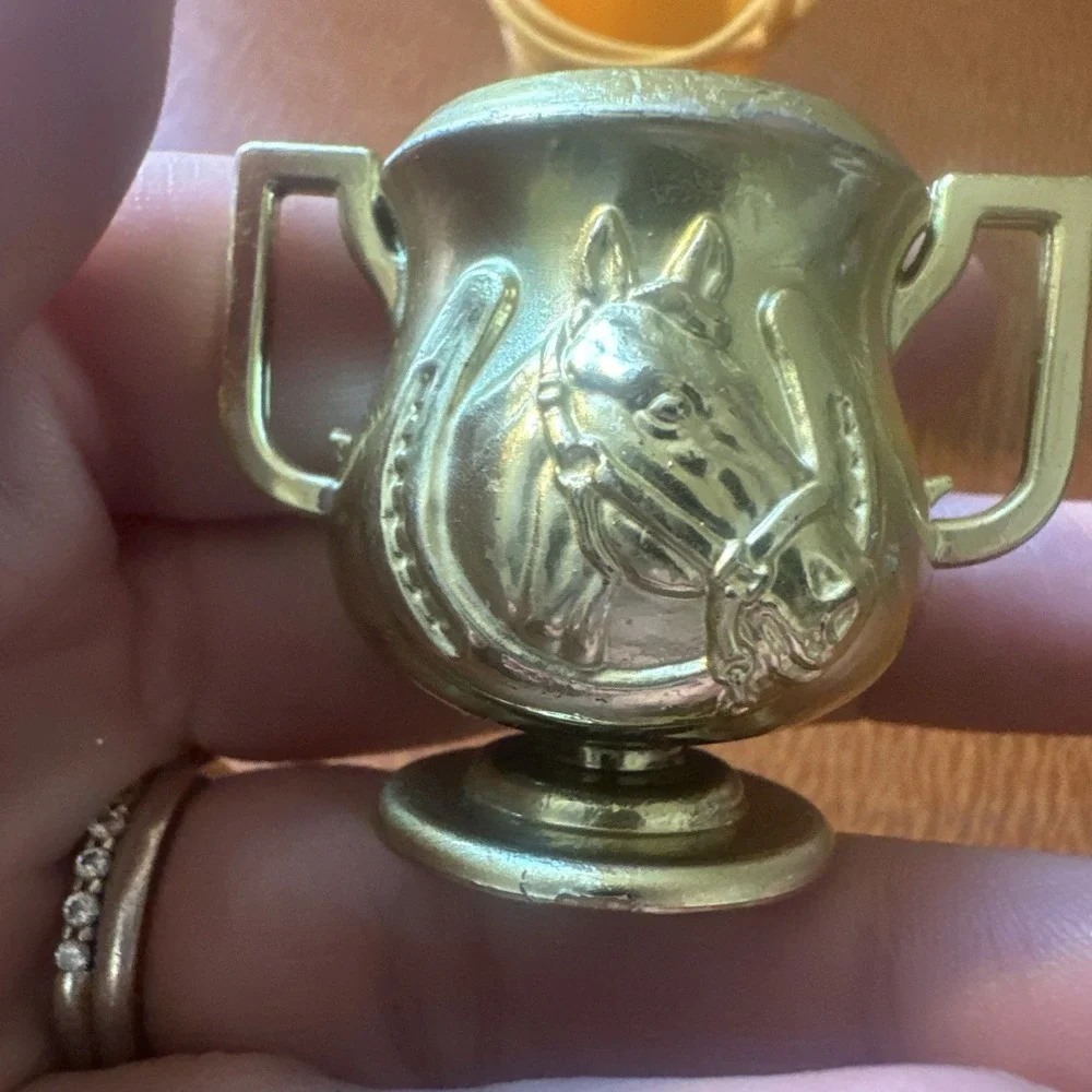 Vintage Marchon Inc. Model Horse Accessory Water Bucket & Trophy Stable 1988